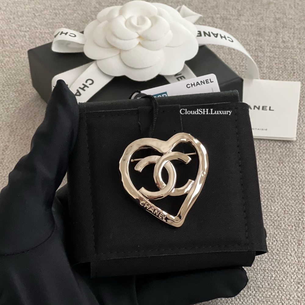 Auth BNIB Chanel CC Logo Heart Gold Brooch